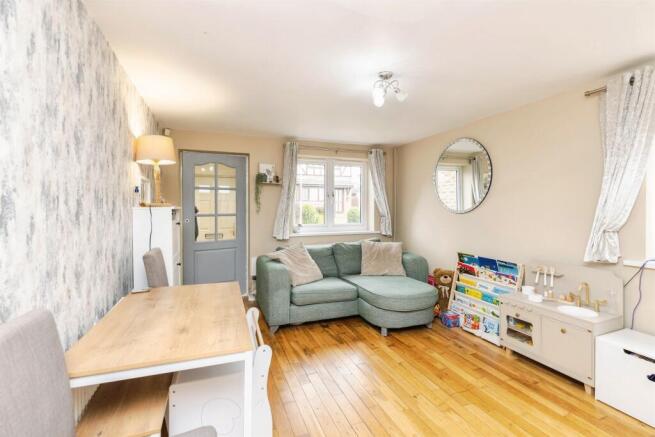 2 bed Semi-Detached for sale Image 3