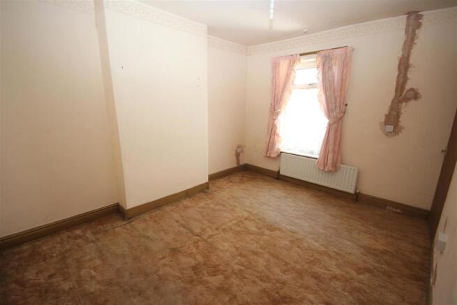 bedroom 2 .jpg