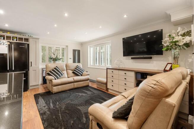 5 bed Detached for sale Image 5