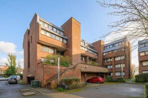 82, Britten Close, Golders Green, London NW11 7HW