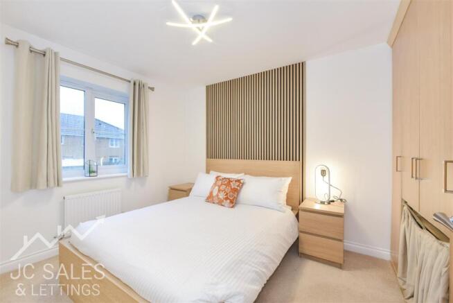4 bed Semi-Detached for sale Image 10