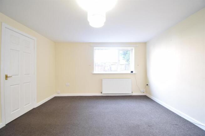 2 bed Town House to rent Image 4