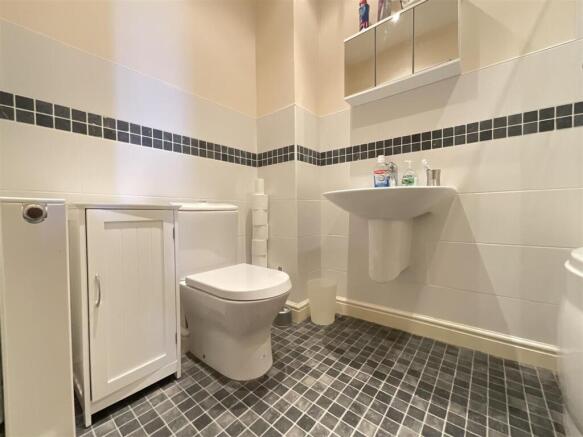 2 bed Flat for sale Image 12