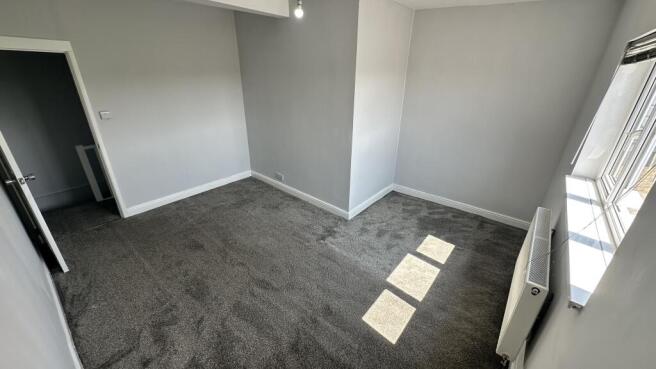 4 bed Semi-Detached to rent Image 9