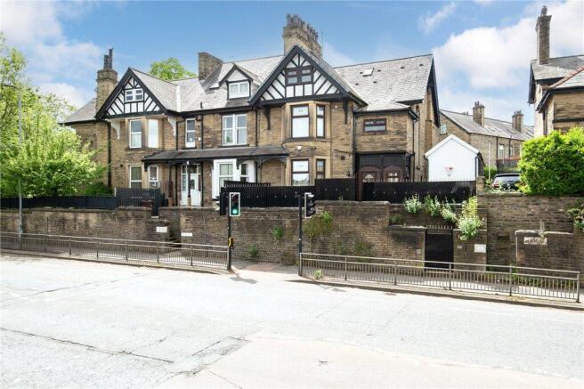6 bed Semi-Detached for sale Image 8