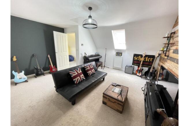 Bedroom 5/Games Room