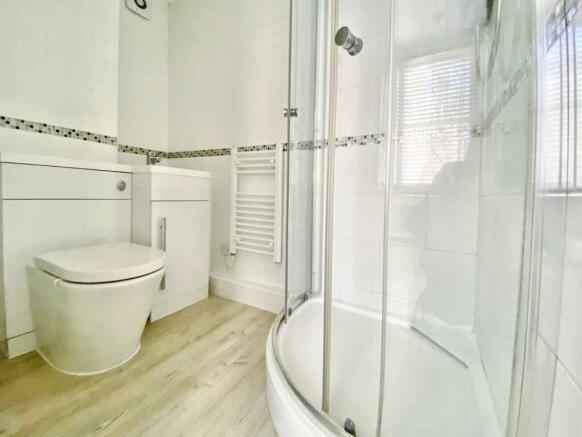 Seperate Shower Room