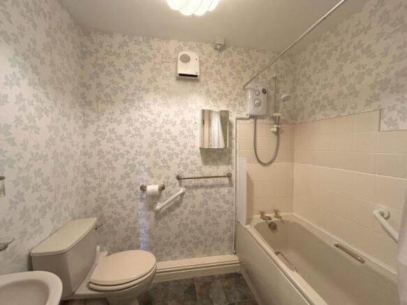 2 bed Flat for sale Image 8