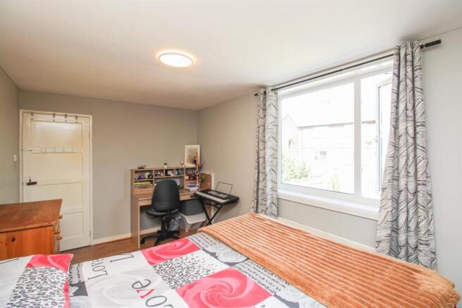 3 bed Semi-Detached for sale Image 10