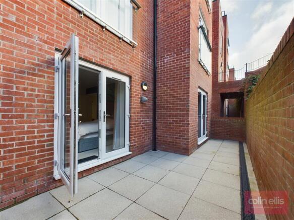 2 bed Ground Flat for sale Image 6