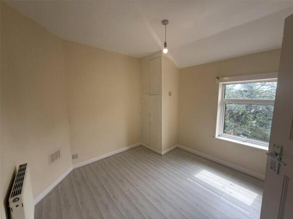3 bed Terraced to rent Image 6