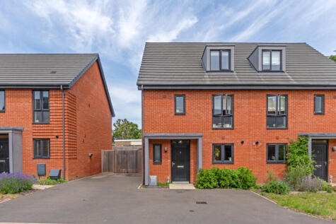 Isthmian Close, Bishop's Stortford, Hertfordshire, CM23