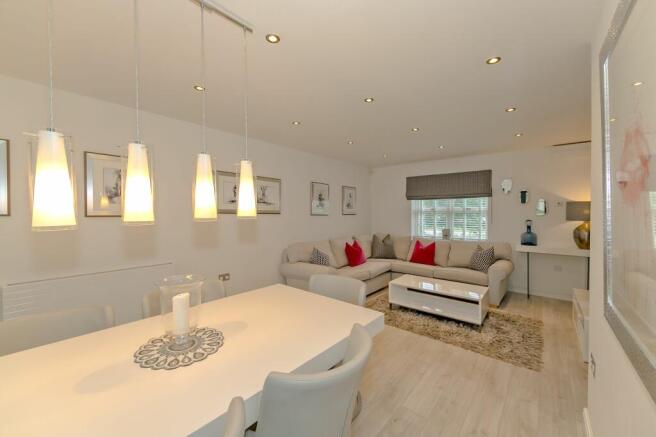 Lounge/Dining Room