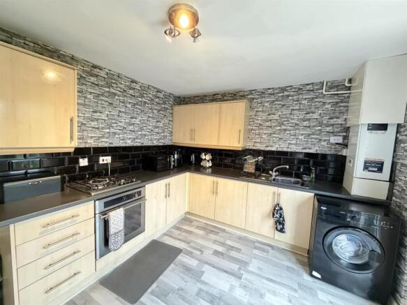 3 bed House for sale Image 8