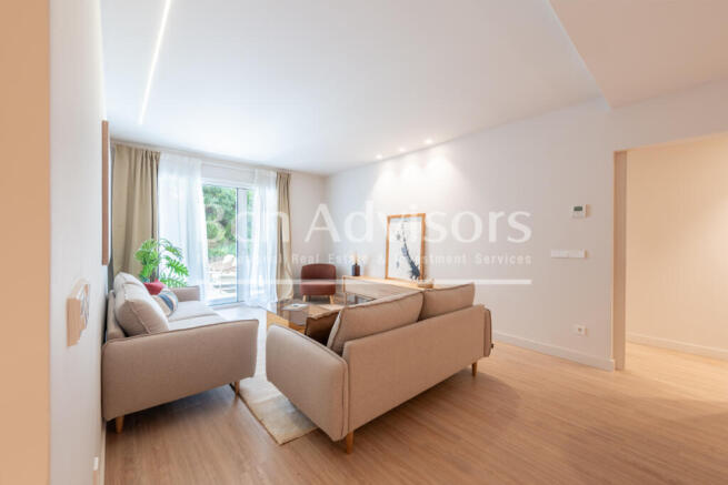 exclusiva-vivienda-con-jardin-reformada-junto-a...