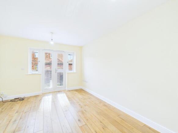 CAM01909G0-PR0475-STILL005