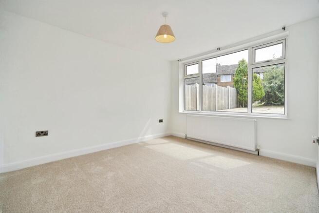 4 bed Semi-Detached for sale Image 9