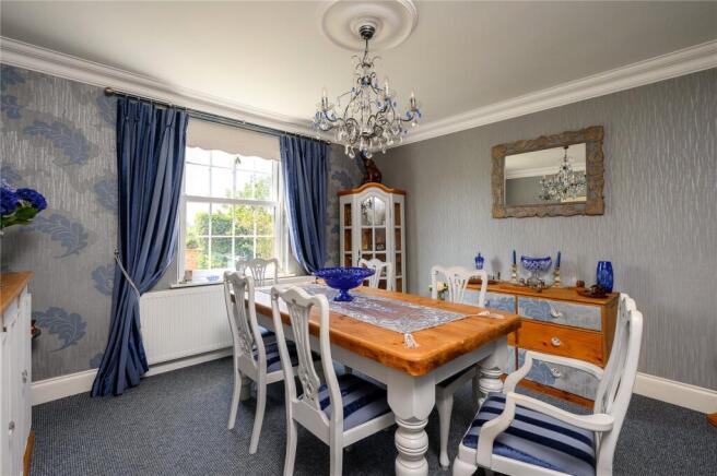 6 bed Detached for sale Image 10