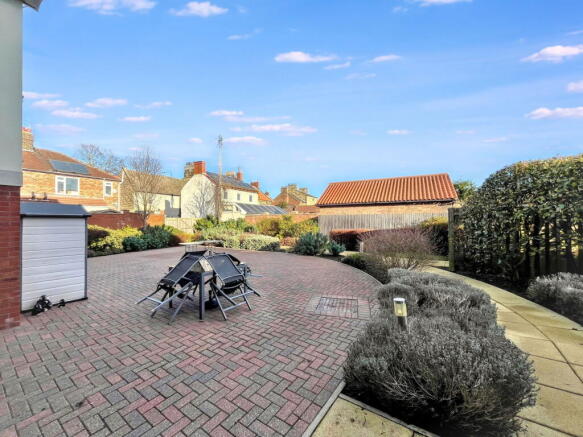 2 bed Apartment for sale Image 12