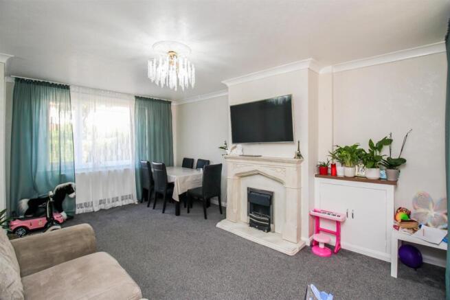 3 bed Semi-Detached for sale Image 4