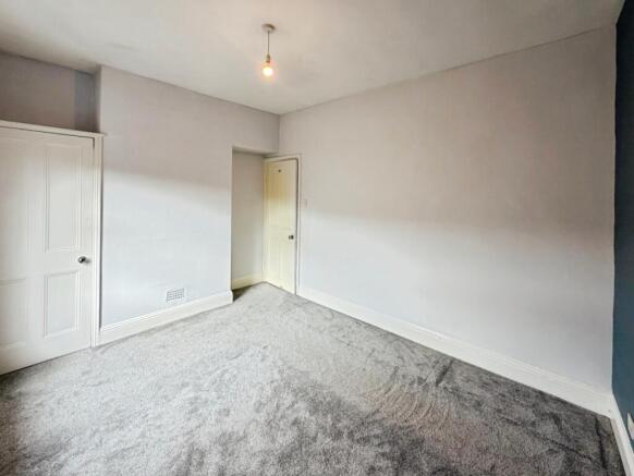 2 bed Terraced to rent Image 12