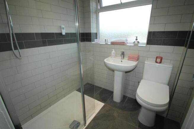 Shower Room: