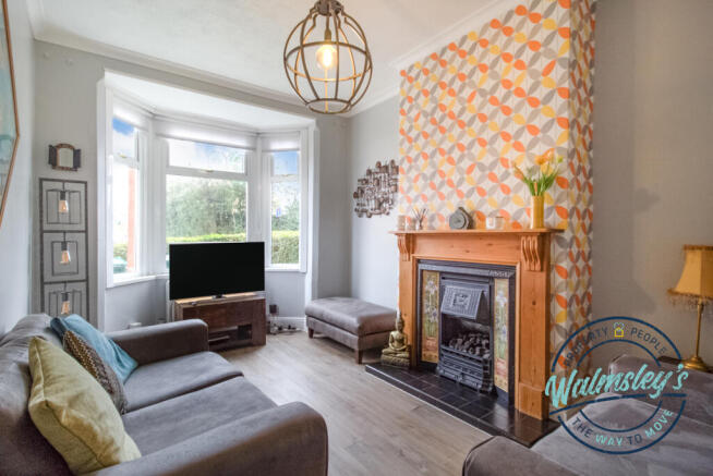 Front sitting room with bay