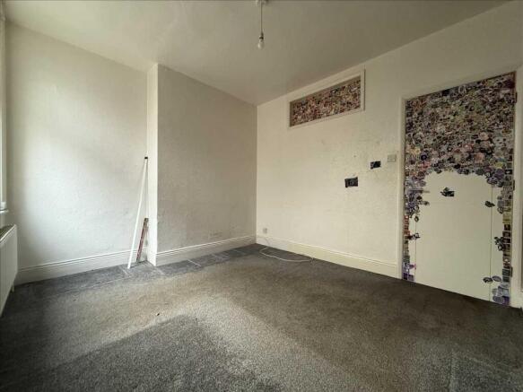 2 bed Flat for sale Image 11