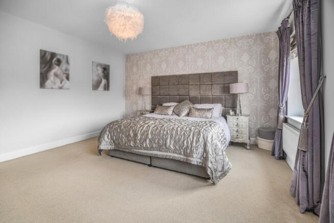 5 bed Detached for sale Image 10