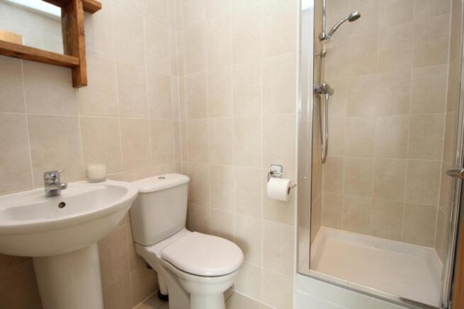 EN SUITE SHOWER ROOM