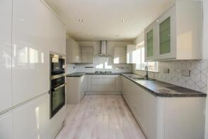 6, Spring Close, Kinsley, Pontefract WF9 5LU
