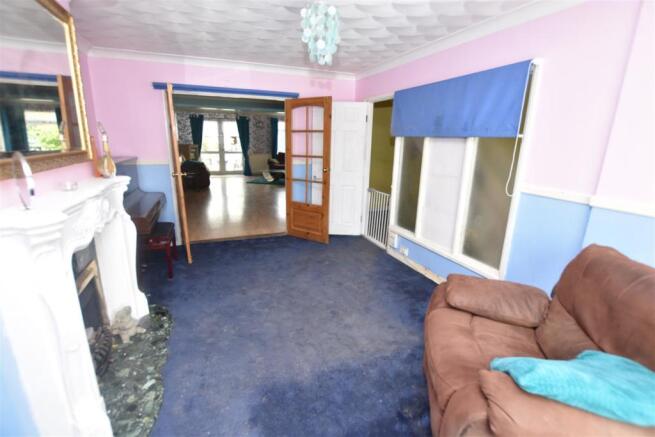 Dinning Room / 5th Bedroom