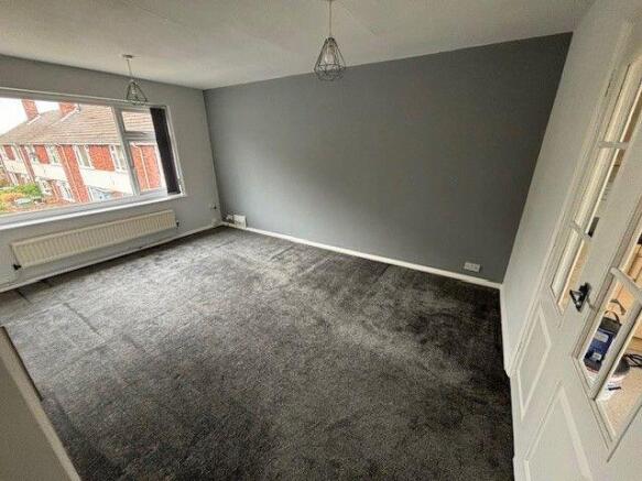 2 bed Flat to rent Image 5
