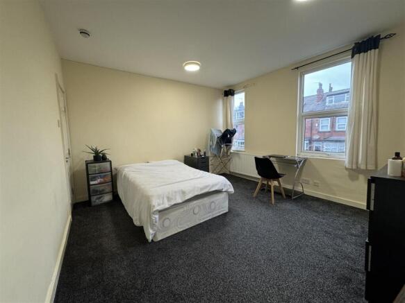 5 bed Terraced to rent Image 9