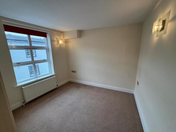 2 bed Apartment to rent Image 9