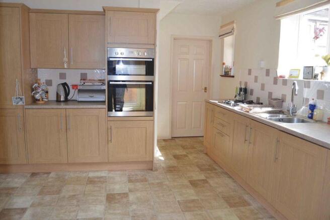 Kitcdhen/Dining room
