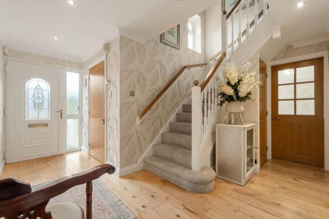 5 bed Detached for sale Image 12