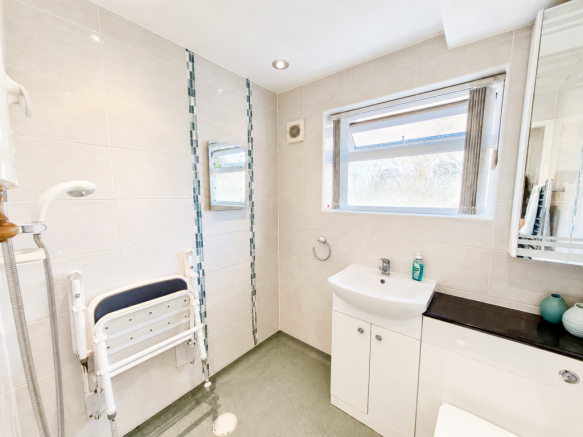 2 bed Semi-Detached Bungalow for sale Image 9
