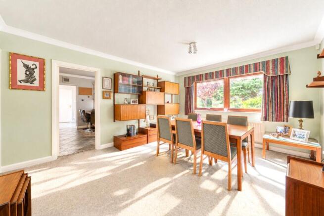 Birch Grove, Cobham, Surrey, KT11 photo 4