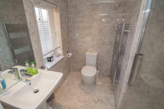 EN SUITE