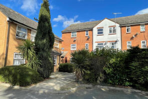 26, Queens Court, Slough SL1 3QR