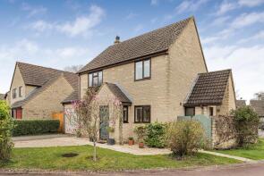 19, May Tree Close, Cirencester GL7 6NQ