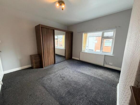 2 bed House to rent Image 5