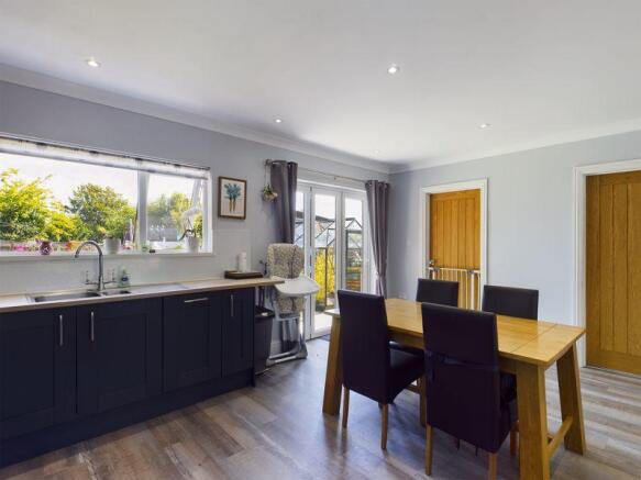kitchen/dining space