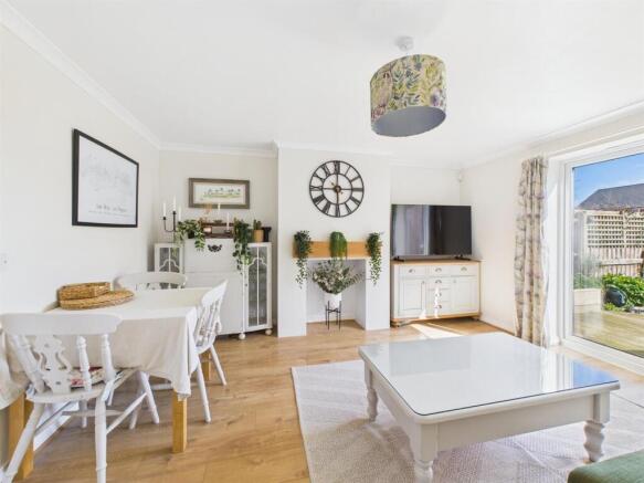 Lounge/Dining Room