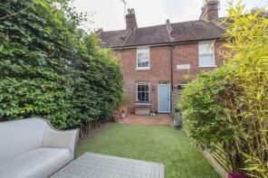 2, Greyfriars Cottages, Stour Street, Canterbury CT1 2PF