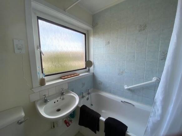 bathroom 2.jpg
