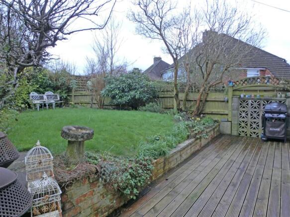REAR & SIDE GARDENS