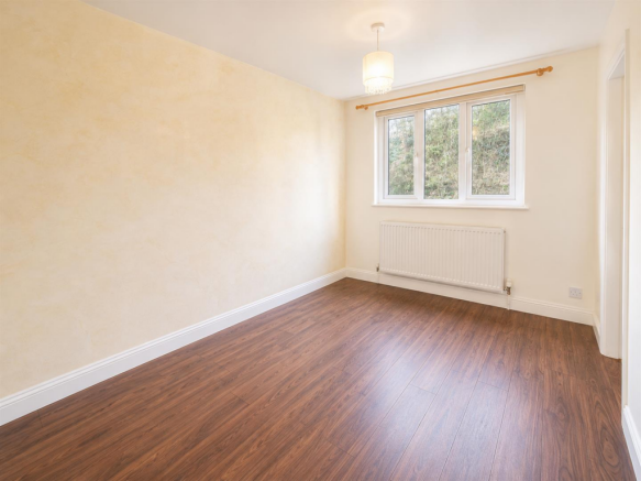 4 bed Semi-Detached for sale Image 7