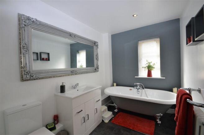 FAMILY BATHROOM